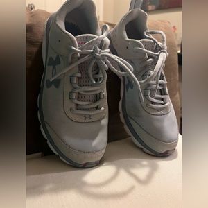 Women’s Under Armour tennis shoes
